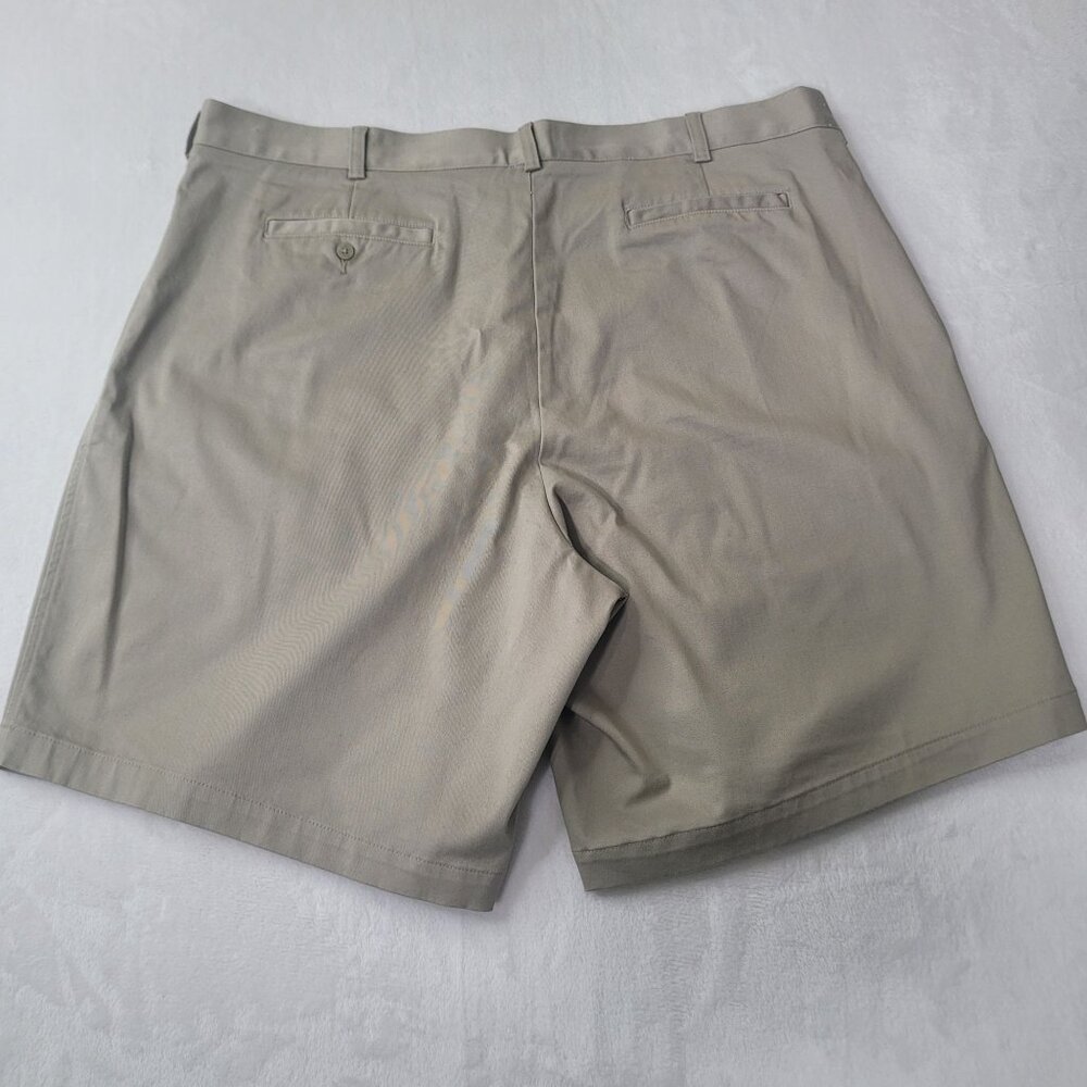 Nike Golf Men's Pleated Chino Beige Shorts Size 40 NWT - Picture 2 of 10
